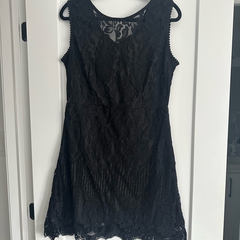 Chic Black Lace Mini Dress